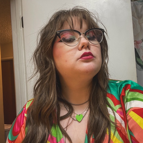 Meet your Posher, Mikayla - Picture 5 of 5